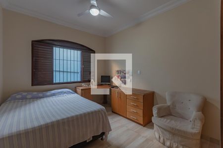 Casa à venda com 320m², 4 quartos e 4 vagas Casa à venda com 320m², 4 quartos e 4 vagasQuarto 1