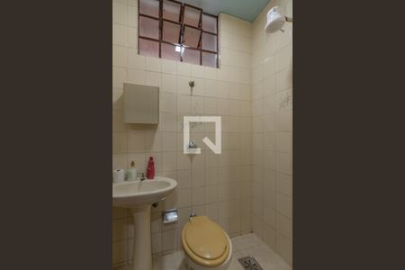 Casa à venda com 320m², 4 quartos e 4 vagas Casa à venda com 320m², 4 quartos e 4 vagasBanheiro de Serviço