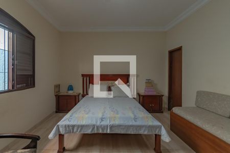 Casa à venda com 320m², 4 quartos e 4 vagas Casa à venda com 320m², 4 quartos e 4 vagasBanheiro Suíte 2