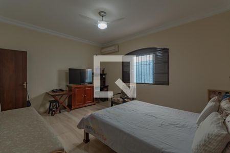 Casa à venda com 320m², 4 quartos e 4 vagas Casa à venda com 320m², 4 quartos e 4 vagasSuíte