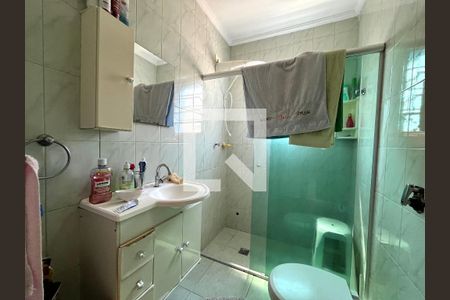 Casa à venda com 174m², 3 quartos e 2 vagas Casa à venda com 174m², 3 quartos e 2 vagasBanheiro Corredor