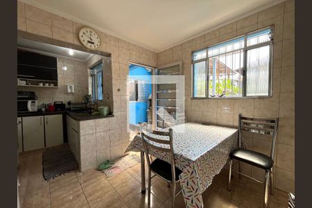Casa à venda com 174m², 3 quartos e 2 vagas Casa à venda com 174m², 3 quartos e 2 vagasCozinha