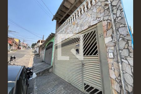 Casa à venda com 174m², 3 quartos e 2 vagas Casa à venda com 174m², 3 quartos e 2 vagasFachada