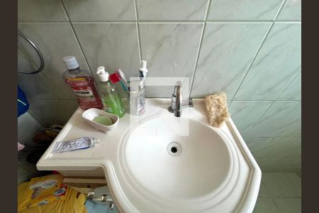 Casa à venda com 174m², 3 quartos e 2 vagas Casa à venda com 174m², 3 quartos e 2 vagasBanheiro Corredor