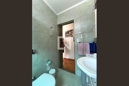 Casa à venda com 174m², 3 quartos e 2 vagas Casa à venda com 174m², 3 quartos e 2 vagasBanheiro Corredor