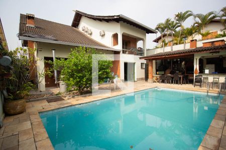 Casa à venda com 360m², 4 quartos e 3 vagas Casa à venda com 360m², 4 quartos e 3 vagasÁrea comum - Piscina