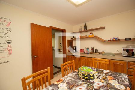 Casa à venda com 360m², 4 quartos e 3 vagas Casa à venda com 360m², 4 quartos e 3 vagasCopa