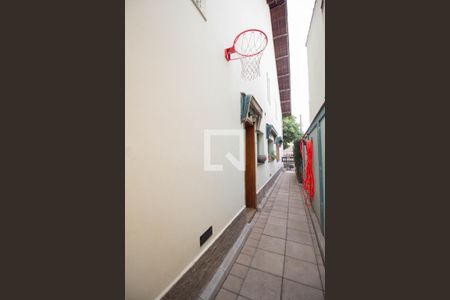 Casa à venda com 360m², 4 quartos e 3 vagas Casa à venda com 360m², 4 quartos e 3 vagasQuintal