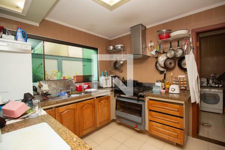 Casa à venda com 360m², 4 quartos e 3 vagas Casa à venda com 360m², 4 quartos e 3 vagasCozinha