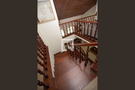 Casa à venda com 360m², 4 quartos e 3 vagas Casa à venda com 360m², 4 quartos e 3 vagasEscada