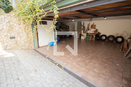 Casa à venda com 360m², 4 quartos e 3 vagas Casa à venda com 360m², 4 quartos e 3 vagasGaragem
