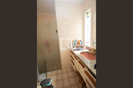 Casa à venda com 360m², 4 quartos e 3 vagas Casa à venda com 360m², 4 quartos e 3 vagasBanheiro da Suíte 1