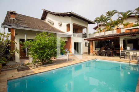 Casa à venda com 360m², 4 quartos e 3 vagas Casa à venda com 360m², 4 quartos e 3 vagasÁrea comum - Piscina