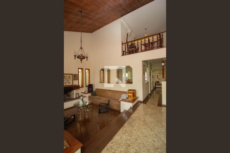 Casa à venda com 360m², 4 quartos e 3 vagas Casa à venda com 360m², 4 quartos e 3 vagasSala de Estar