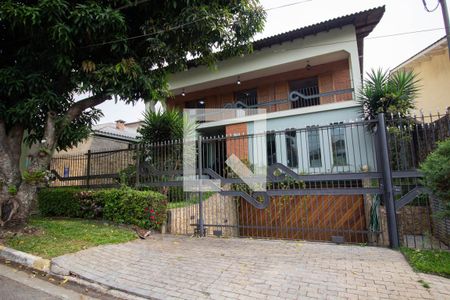 Casa à venda com 360m², 4 quartos e 3 vagas Casa à venda com 360m², 4 quartos e 3 vagasFachada