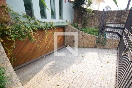 Casa à venda com 360m², 4 quartos e 3 vagas Casa à venda com 360m², 4 quartos e 3 vagasGaragem