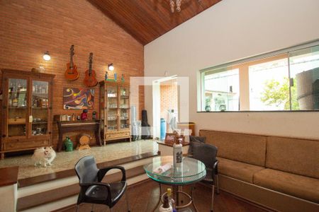 Casa à venda com 360m², 4 quartos e 3 vagas Casa à venda com 360m², 4 quartos e 3 vagasSala de Estar