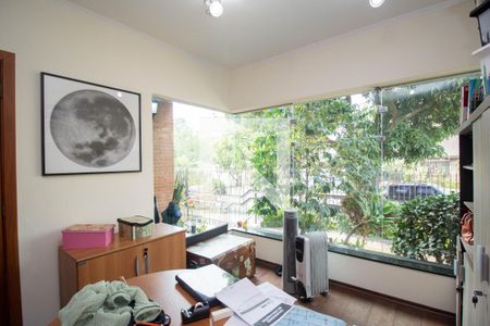 Casa à venda com 360m², 4 quartos e 3 vagas Casa à venda com 360m², 4 quartos e 3 vagasEscritório