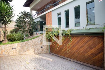 Casa à venda com 360m², 4 quartos e 3 vagas Casa à venda com 360m², 4 quartos e 3 vagasGaragem