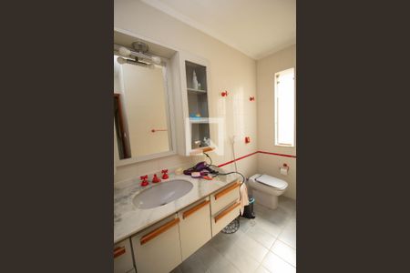 Casa à venda com 360m², 4 quartos e 3 vagas Casa à venda com 360m², 4 quartos e 3 vagasBanheiro