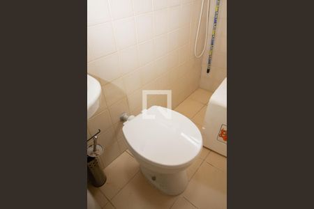 Casa à venda com 360m², 4 quartos e 3 vagas Casa à venda com 360m², 4 quartos e 3 vagasBanheiro de Serviço