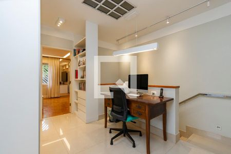 Casa à venda com 265m², 3 quartos e 4 vagas Casa à venda com 265m², 3 quartos e 4 vagasEscritório