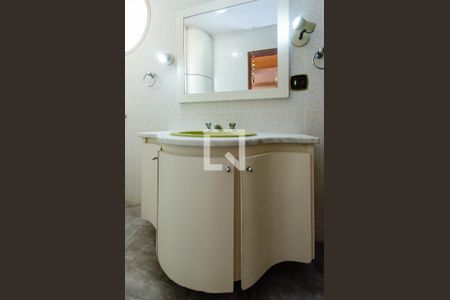 Apartamento à venda com 150m², 4 quartos e 2 vagas Apartamento à venda com 150m², 4 quartos e 2 vagasBanheiro suíte 2