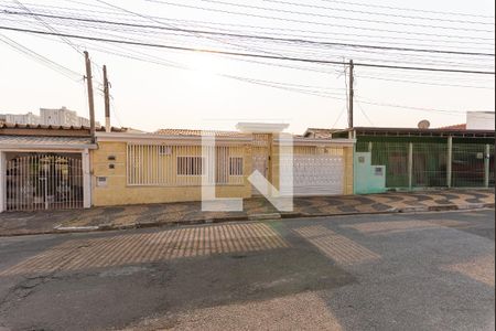 Casa à venda com 64m², 2 quartos e 3 vagas Casa à venda com 64m², 2 quartos e 3 vagasFachada