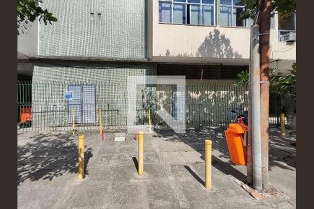 Apartamento à venda com 63m², 2 quartos e 1 vaga Apartamento à venda com 63m², 2 quartos e 1 vagaFachada e portaria