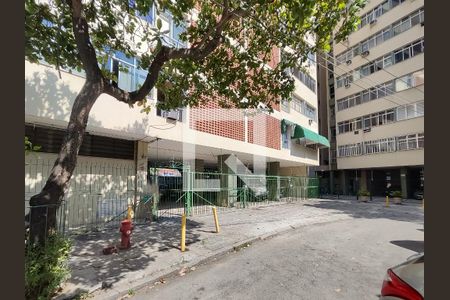 Apartamento à venda com 63m², 2 quartos e 1 vaga Apartamento à venda com 63m², 2 quartos e 1 vagaFachada e portaria