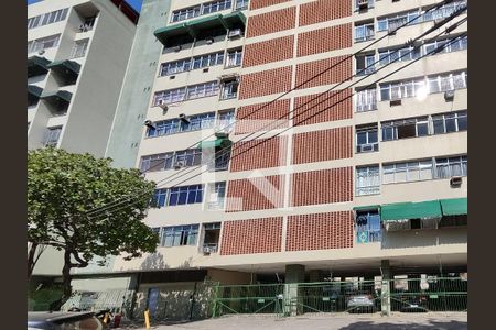 Apartamento à venda com 63m², 2 quartos e 1 vaga Apartamento à venda com 63m², 2 quartos e 1 vagaFachada e portaria