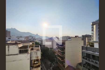 Apartamento à venda com 238m², 4 quartos e 3 vagas Apartamento à venda com 238m², 4 quartos e 3 vagasVista