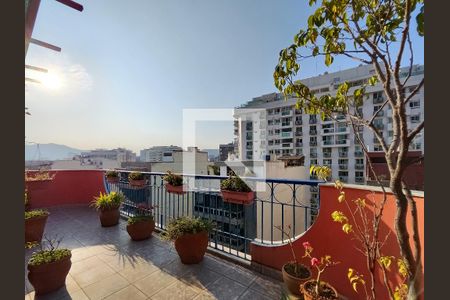 Apartamento à venda com 238m², 4 quartos e 3 vagas Apartamento à venda com 238m², 4 quartos e 3 vagasTerraço