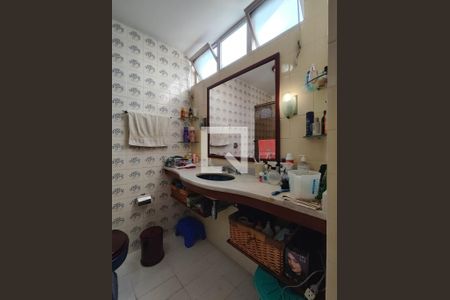 Apartamento à venda com 238m², 4 quartos e 3 vagas Apartamento à venda com 238m², 4 quartos e 3 vagasBanheiro da Suíte