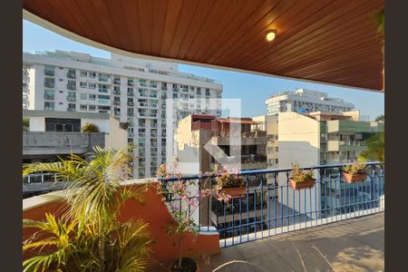 Apartamento à venda com 238m², 4 quartos e 3 vagas Apartamento à venda com 238m², 4 quartos e 3 vagasVista da Suíte