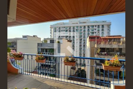 Apartamento à venda com 238m², 4 quartos e 3 vagas Apartamento à venda com 238m², 4 quartos e 3 vagasVista do Quarto 2