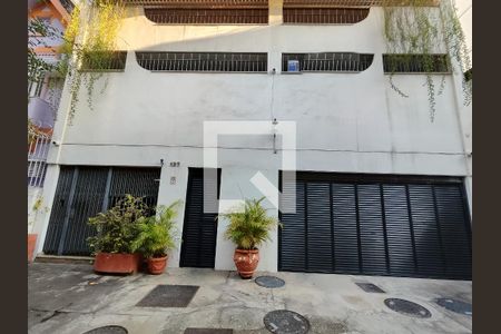 Apartamento à venda com 238m², 4 quartos e 3 vagas Apartamento à venda com 238m², 4 quartos e 3 vagasFachada e portaria