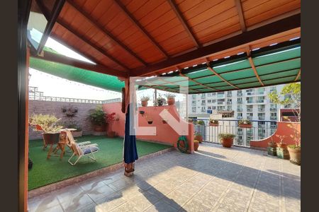 Apartamento à venda com 238m², 4 quartos e 3 vagas Apartamento à venda com 238m², 4 quartos e 3 vagasTerraço