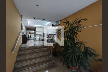 Apartamento à venda com 238m², 4 quartos e 3 vagas Apartamento à venda com 238m², 4 quartos e 3 vagasFachada e portaria