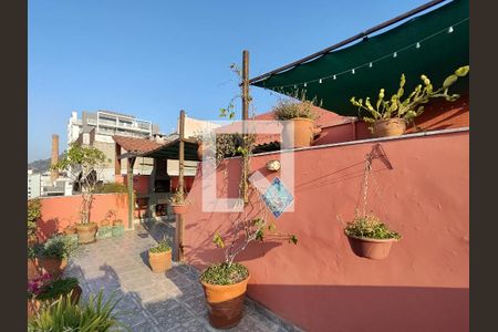 Apartamento à venda com 238m², 4 quartos e 3 vagas Apartamento à venda com 238m², 4 quartos e 3 vagasTerraço