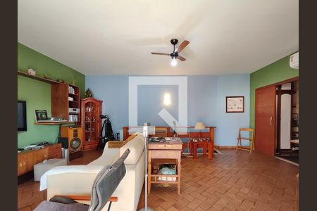 Apartamento à venda com 238m², 4 quartos e 3 vagas Apartamento à venda com 238m², 4 quartos e 3 vagasSala de TV