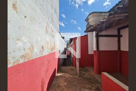 Casa à venda com 80m², 3 quartos e 2 vagas Edícula e Area de Serviço 