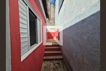 Casa à venda com 80m², 3 quartos e 2 vagasEscada acesso a Edícula e a Area de Serviço 