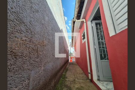 Casa à venda com 80m², 3 quartos e 2 vagasCorredor acesso a Garagem 