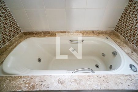 Apartamento para alugar com 170m², 4 quartos e 3 vagasBanheiro da suíte 04