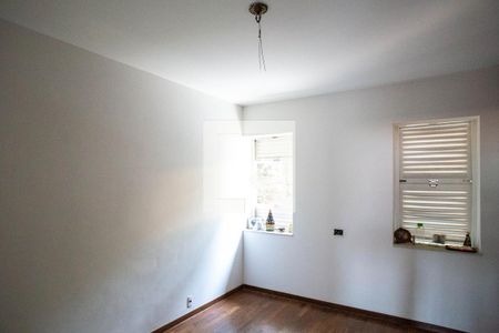 Casa à venda com 360m², 5 quartos e 4 vagas Casa à venda com 360m², 5 quartos e 4 vagasQuarto 2