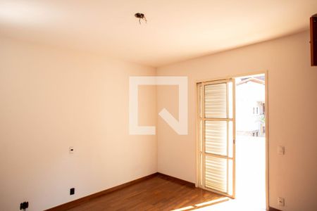 Casa à venda com 360m², 5 quartos e 4 vagas Casa à venda com 360m², 5 quartos e 4 vagasSuíte 2