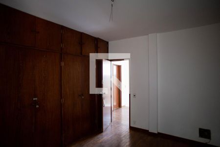 Casa à venda com 360m², 5 quartos e 4 vagas Casa à venda com 360m², 5 quartos e 4 vagasQuarto 2