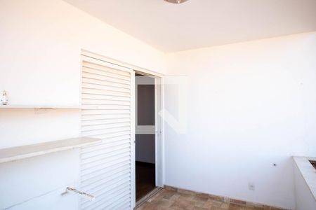 Casa à venda com 360m², 5 quartos e 4 vagas Casa à venda com 360m², 5 quartos e 4 vagasVaranda Quarto 3