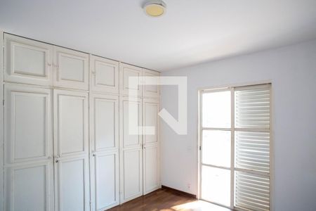 Casa à venda com 360m², 5 quartos e 4 vagas Casa à venda com 360m², 5 quartos e 4 vagasQuarto 1